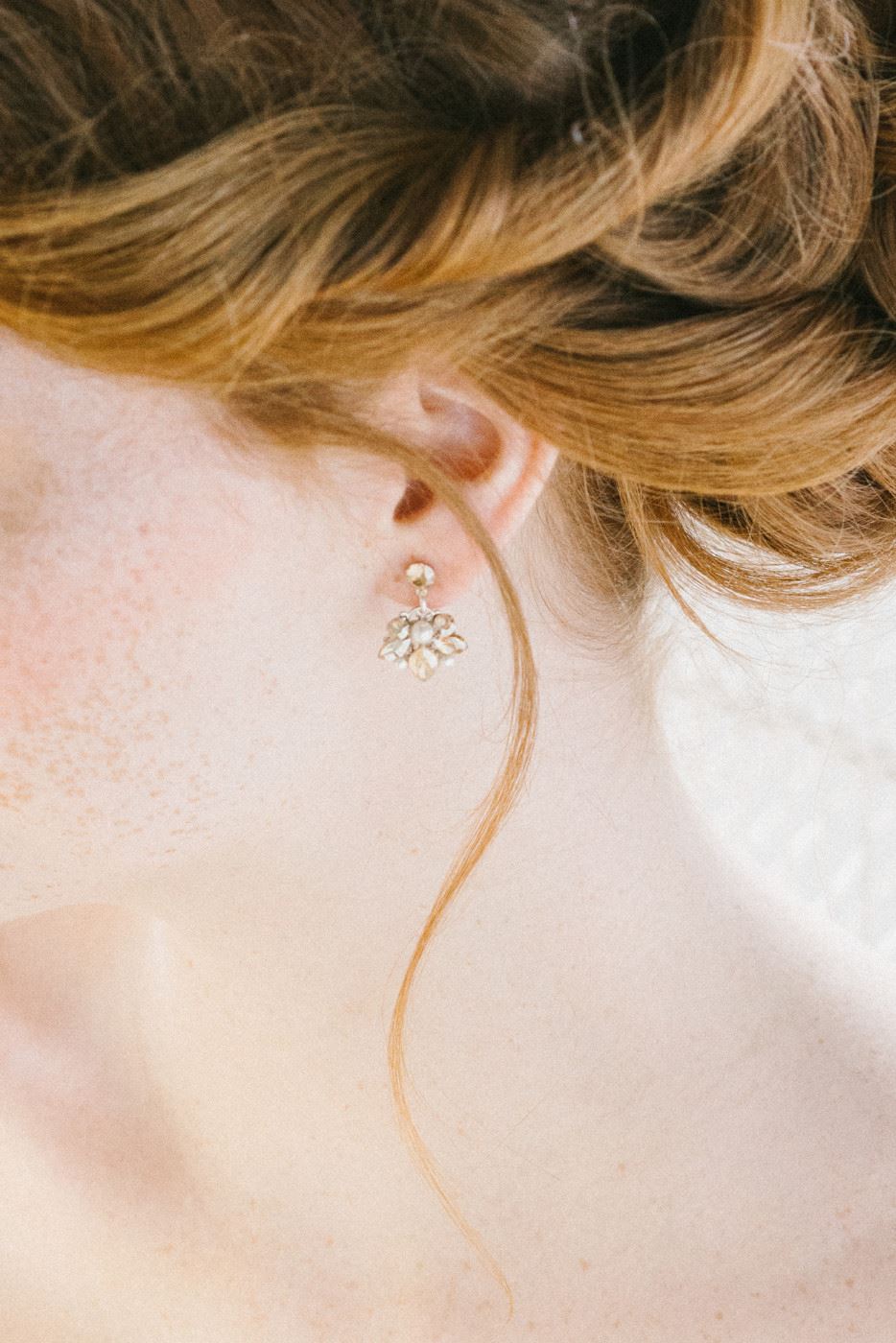 Accessorizing on your Big Day. Desktop Image
