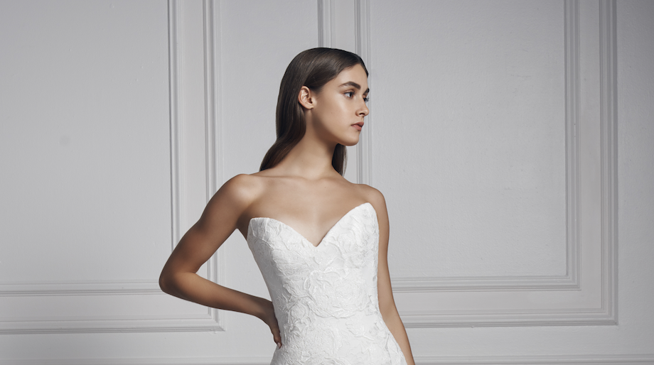 Iconic Lace Dresses. Desktop Image