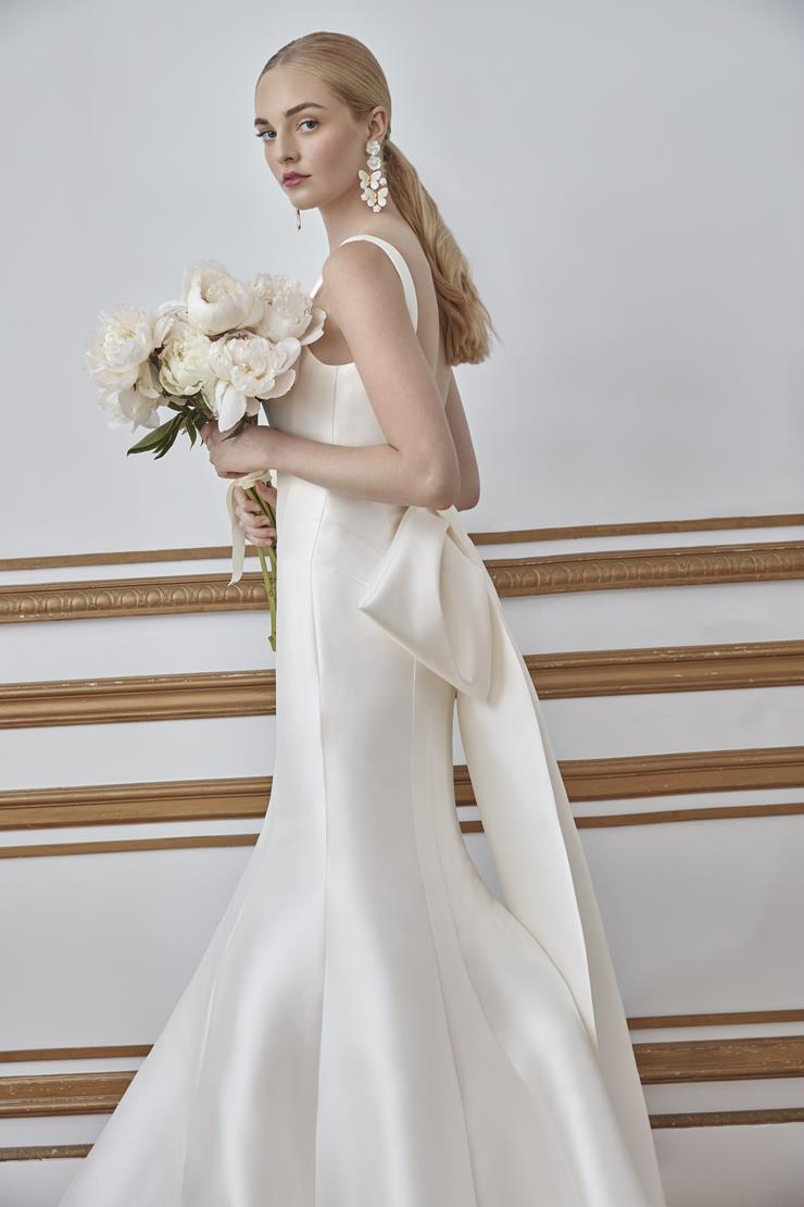 The Perfect Gown for Your Venue Image