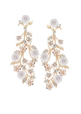 Earrings with pearls and flowers