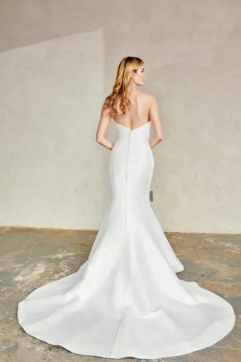 Kelly Faetanini Avery #2 thumbnail
