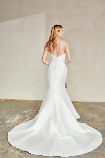 Kelly Faetanini* Avery #2 thumbnail