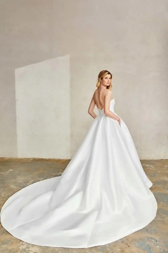 Kelly Faetanini* Calypso #1 Ivory thumbnail