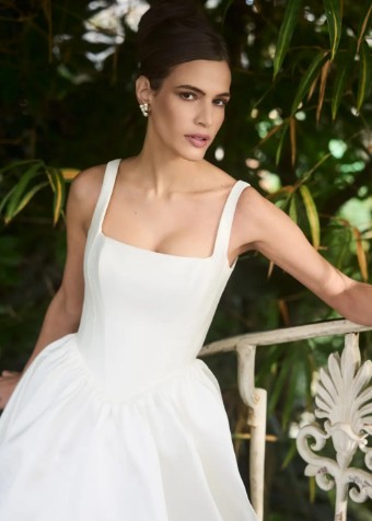 Caroline Castigliano Gorgeous #1 thumbnail